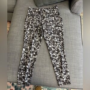 Athleta Salutation Stash 7/8 Tights